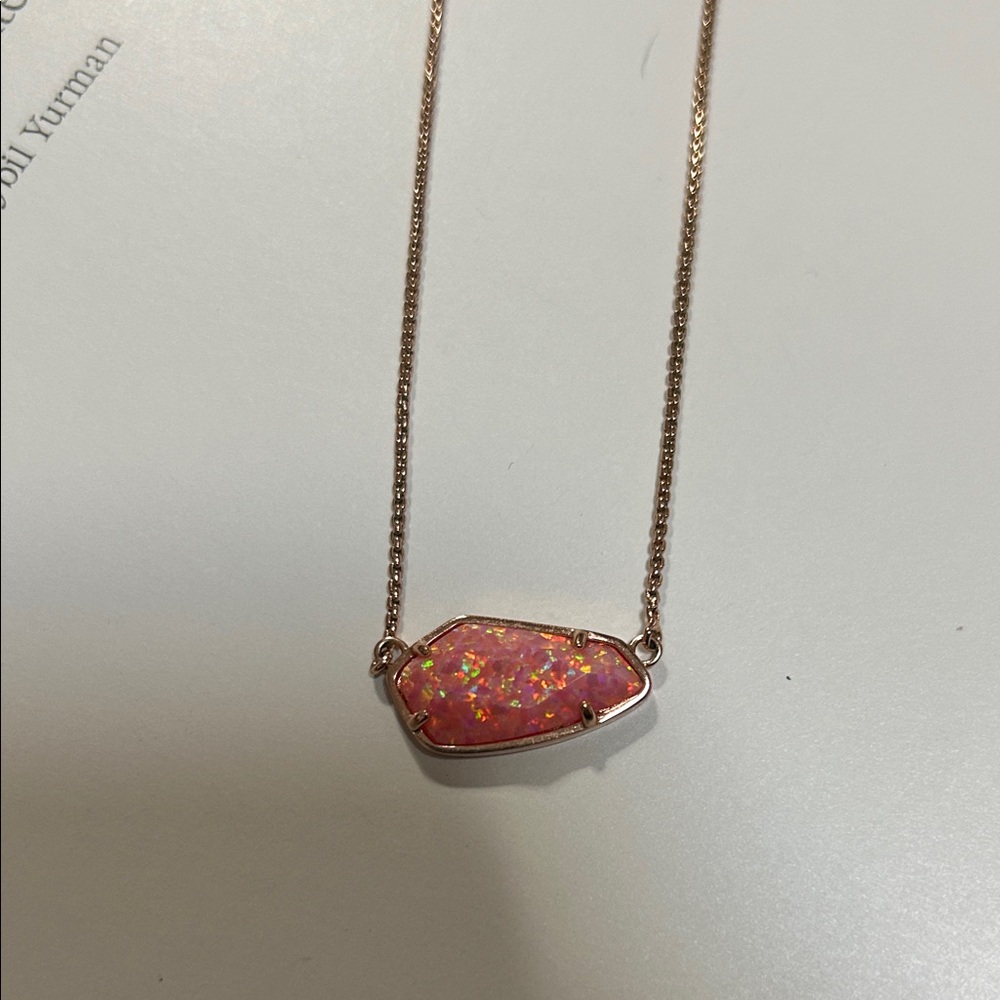 RARE Kendra Scott “Cami” Coral Kyocera Opal Rose Gold Necklace 🧡💕
